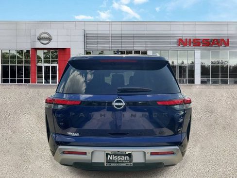 Certified 2024 Nissan Pathfinder SL w/ SL Premium Package FWD image 3
