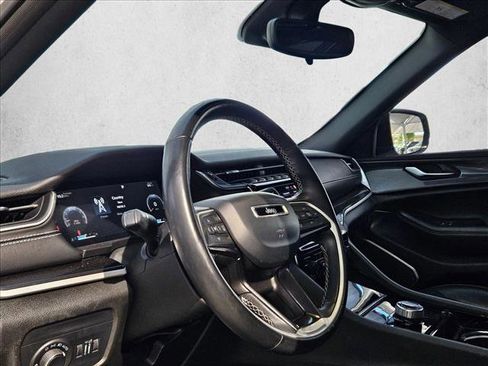 Used 2021 Jeep Grand Cherokee L Laredo image 9