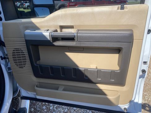Used 2013 Ford F250 Lariat w/ Lariat Interior Pkg image 11