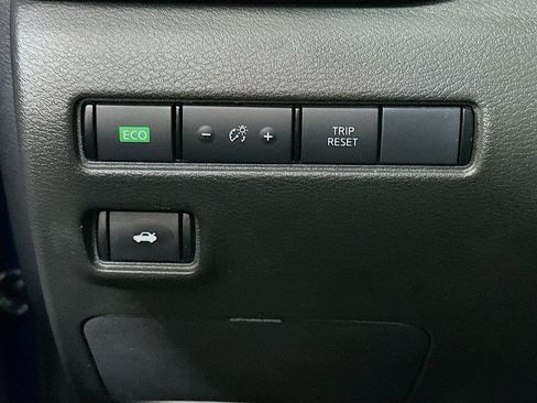 Used 2024 Nissan Sentra SV image 16