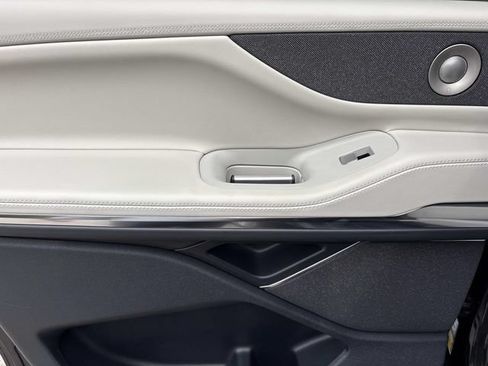 New 2026 Lincoln Navigator L Reserve AWD/4WD image 19