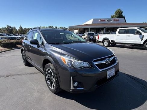 Used 2016 Subaru Crosstrek 2.0i Premium AWD/4WD image 2