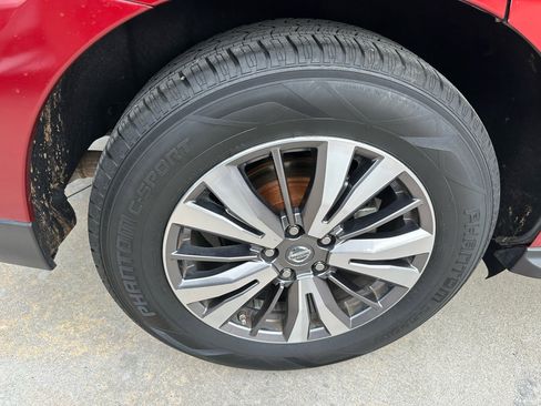 Used 2019 Nissan Pathfinder SV image 64