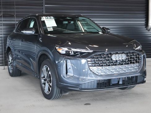 Certified 2025 Audi Q5 Premium w/ Convenience Package image 14