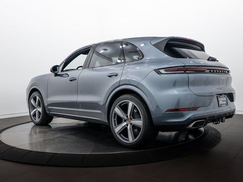 Certified 2026 Porsche Cayenne AWD/4WD image 3