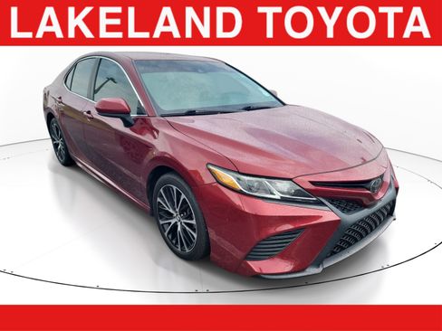 Used 2018 Toyota Camry SE FWD image 1