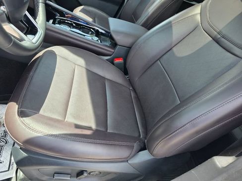 Certified 2025 Ford Explorer Platinum RWD image 18
