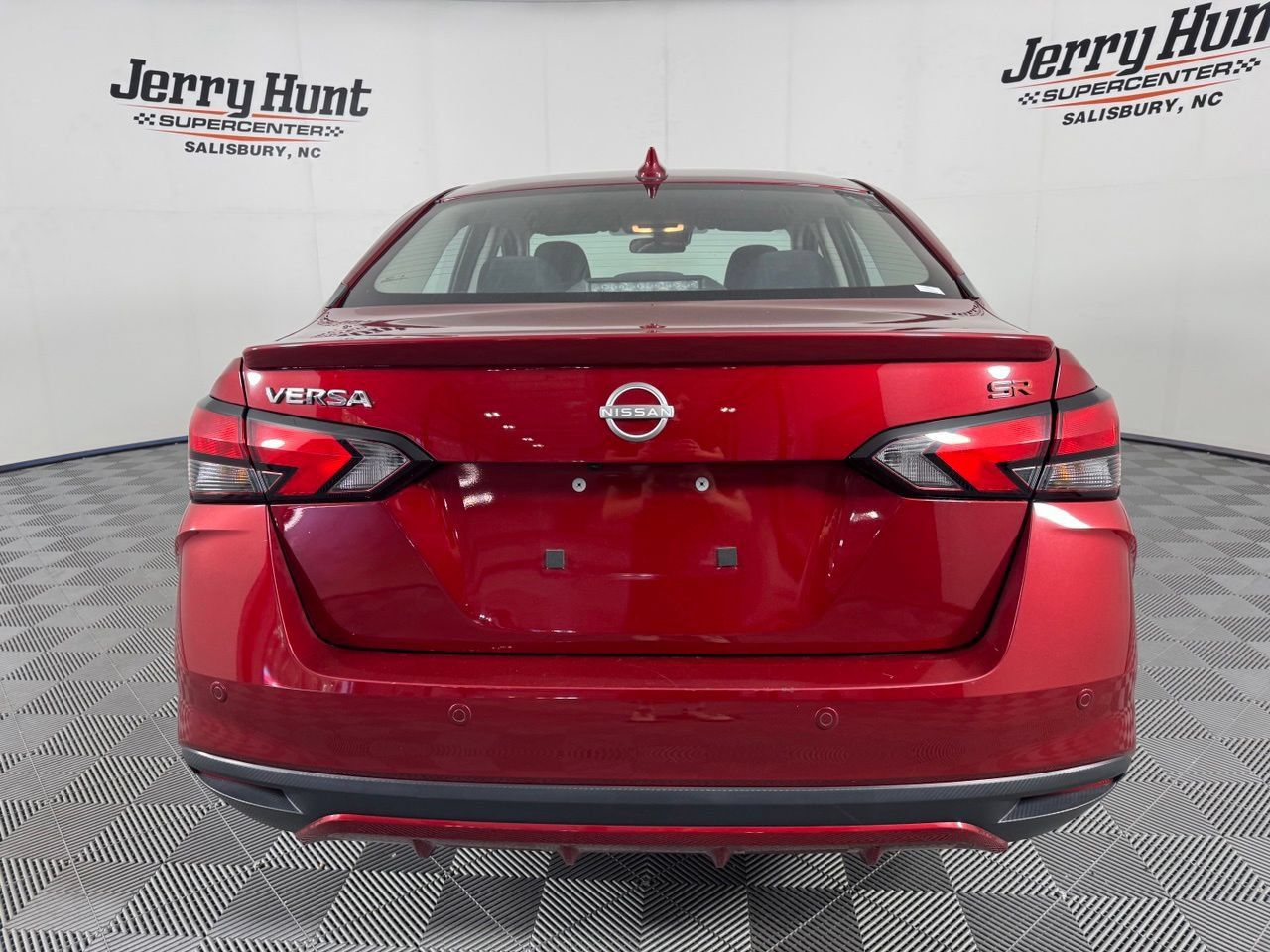 Used 2025 Nissan Versa SR FWD image 8