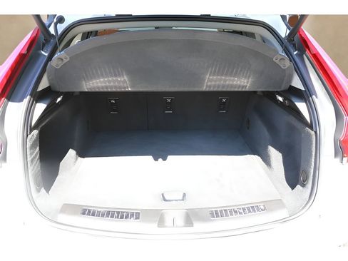 Used 2019 Cadillac XT4 Premium Luxury w/ Technology Package FWD image 15