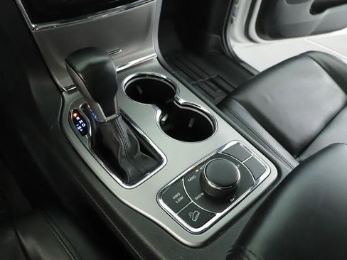 Used 2020 Jeep Grand Cherokee Limited AWD/4WD image 16