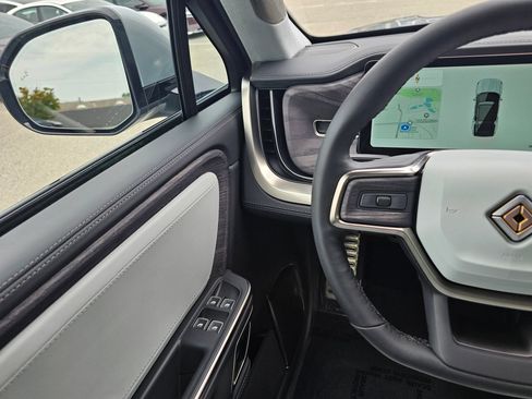Used 2024 Rivian R1S Adventure AWD/4WD image 16