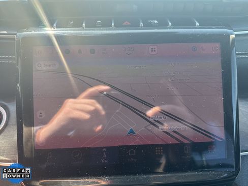 Used 2023 Jeep Grand Cherokee Limited w/ Black Appearance Package AWD/4WD image 17