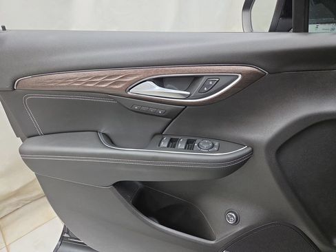 Used 2023 Buick Envision Avenir AWD/4WD image 22