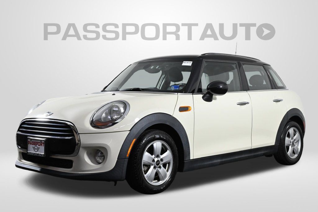 Used 2017 MINI Cooper 4-Door Hardtop FWD image 1