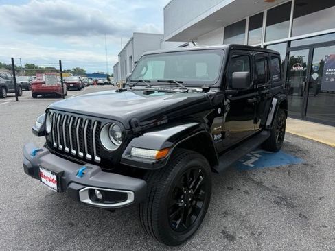 Used 2023 Jeep Wrangler Unlimited Sahara AWD/4WD image 7