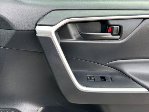 Used 2022 Toyota RAV4 LE image 19