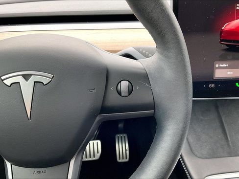 Used 2022 Tesla Model Y Performance image 12