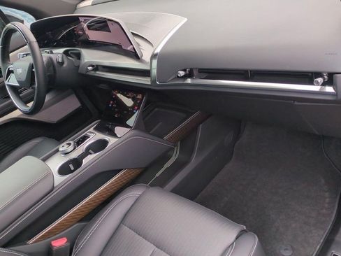Certified 2026 Cadillac Vistiq Premium Luxury AWD/4WD image 15