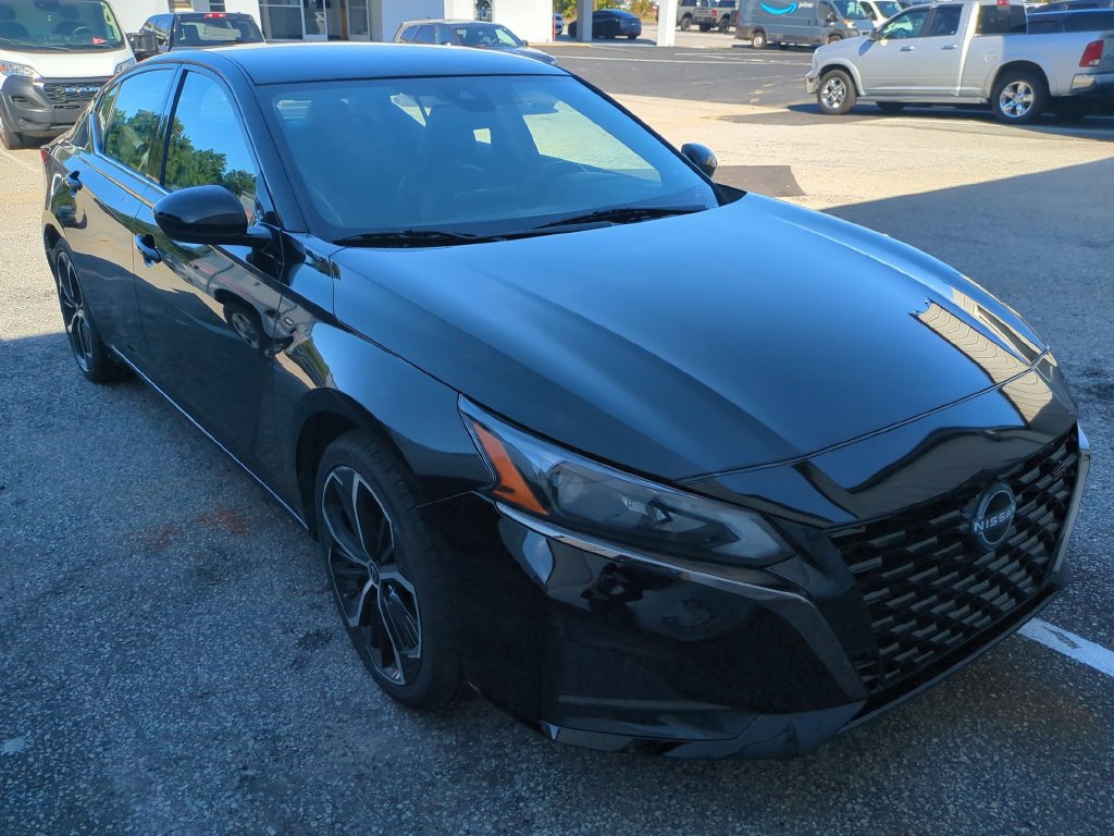 Used 2025 Nissan Altima 2.5 SR FWD image 1