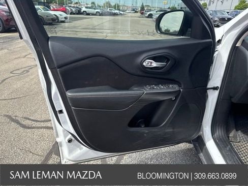 Used 2015 Jeep Cherokee Sport w/ Cold Weather Group FWD image 14