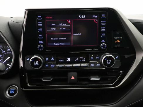 Used 2021 Toyota Highlander XLE FWD image 10