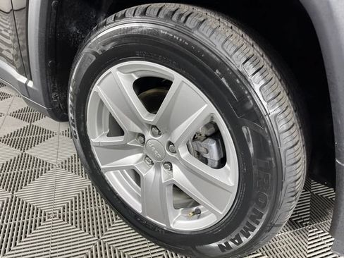 Used 2022 Jeep Compass Latitude FWD image 15