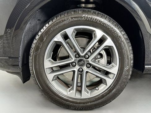 Used 2025 Audi Q5 Premium w/ Convenience Package image 12