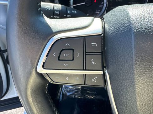 Used 2023 Toyota Highlander LE image 27