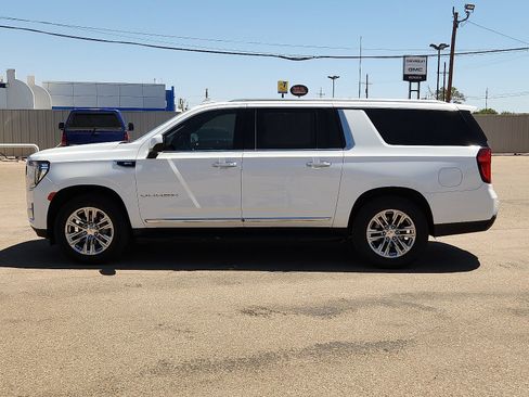 Used 2023 GMC Yukon XL SLT RWD image 2