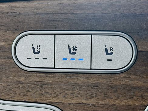 Used 2026 Mercedes-Benz GLS 450 4MATIC image 26