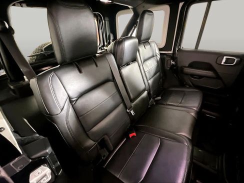 Used 2023 Jeep Wrangler Unlimited Sahara AWD/4WD image 19