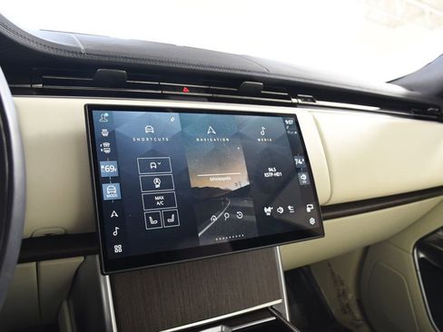 Used 2025 Land Rover Range Rover Long Wheelbase SE image 32