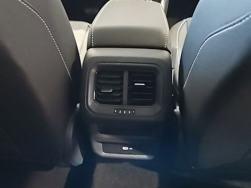 Used 2024 Volkswagen Taos SE image 17