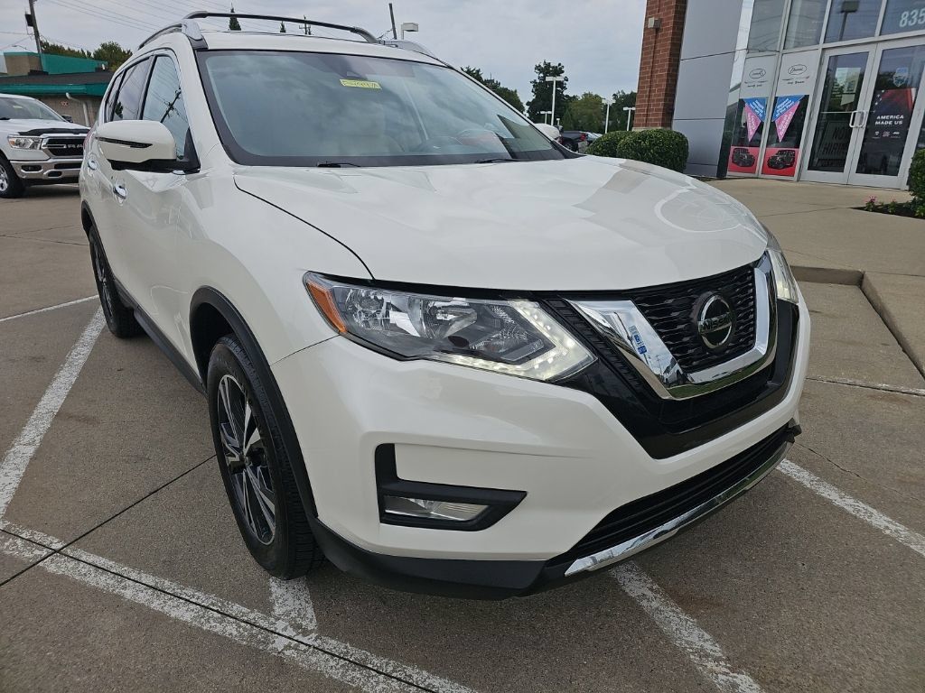 Used 2020 Nissan Rogue SV w/ Sun & Sound Touring Package AWD/4WD image 4