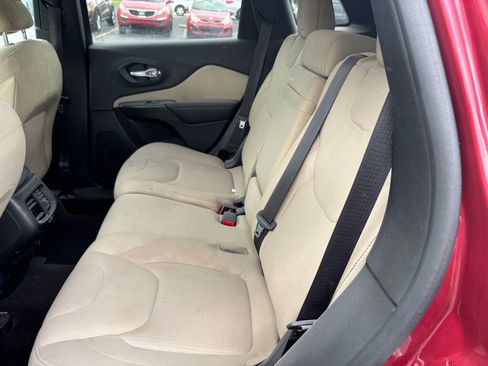 Used 2016 Jeep Cherokee Latitude w/ Comfort/Convenience Group FWD image 9