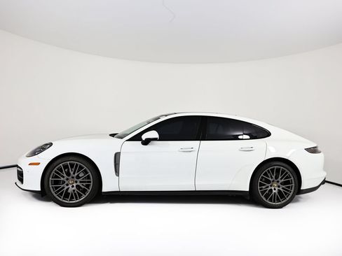 Used 2022 Porsche Panamera image 2