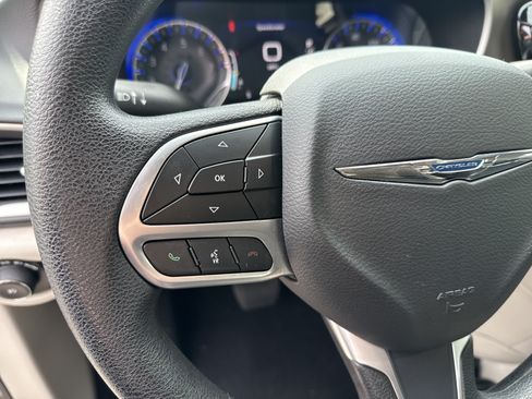 Used 2019 Chrysler Pacifica Touring Plus w/ Advanced Safetytec Group FWD image 26
