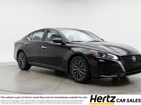 Used 2025 Nissan Altima 2.5 SV FWD image 1