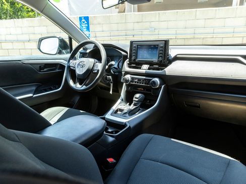 Used 2021 Toyota RAV4 LE w/ Carpet Mat Package (TMS) FWD image 26