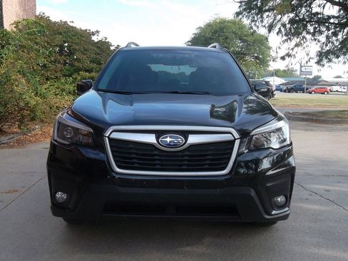 Used 2021 Subaru Forester Premium image 4