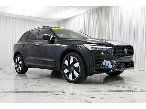 Used 2025 Volvo XC60 T8 Plus w/ Protection Package Premier AWD/4WD image 2