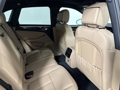 Certified 2025 Porsche Macan image 25