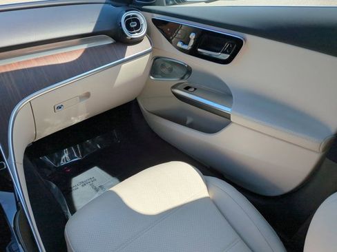 Used 2025 Mercedes-Benz C 300 Sedan image 16