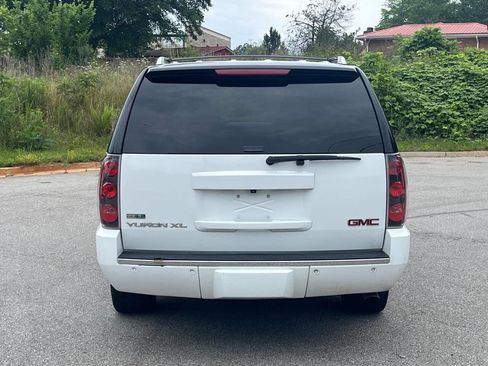 Used 2012 GMC Yukon XL Denali RWD image 4