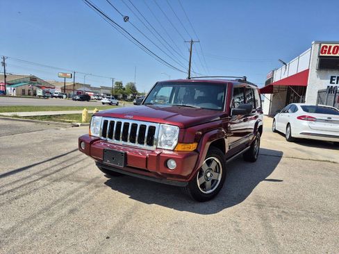 Used 2008 Jeep Commander Sport image 3