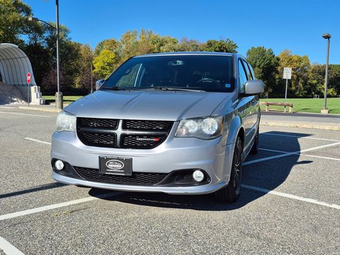 Used 2014 Dodge Grand Caravan SXT image 1