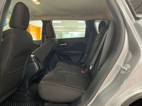 Used 2016 Jeep Cherokee Latitude w/ Comfort/Convenience Group AWD/4WD image 15