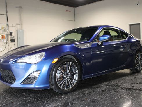 Used 2015 Scion FR-S RWD image 8