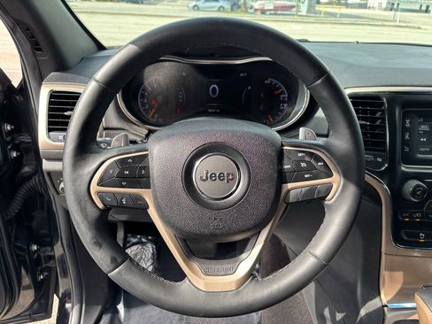 Used 2017 Jeep Grand Cherokee Laredo image 10