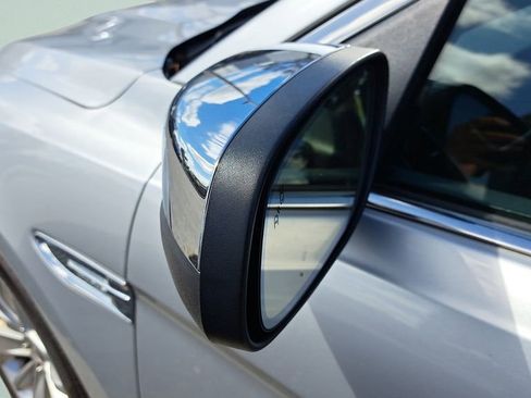 Used 2018 Ford Taurus Limited image 3